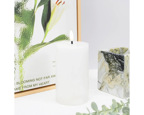 Dekorativní aranžmá s LED svíčkou, rámečkem na obrázky a květináčem