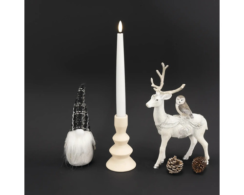Dekorativní scéna s LED svíčkou, trpaslíkem a figurkou jelena pro vánoční atmosféru