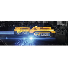 Dva akumulátory DeWalt Power Stack s 18 volty