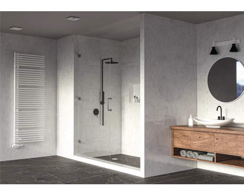 Koupelna se sprchovým koutem, umyvadlem a topným žebříkem