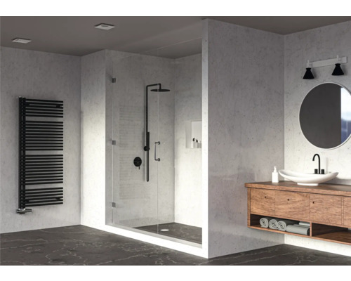 Koupelna se sprchovým koutem, umyvadlem, zrcadlem a radiátorem