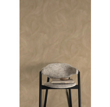 Nástěnná dekorace s benátskou štukovou technikou a židlí