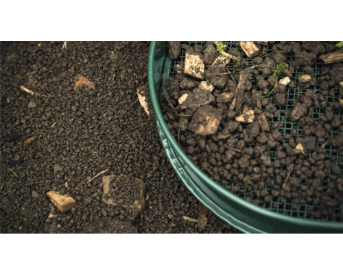 Zemina prosévaná zahradním sítem