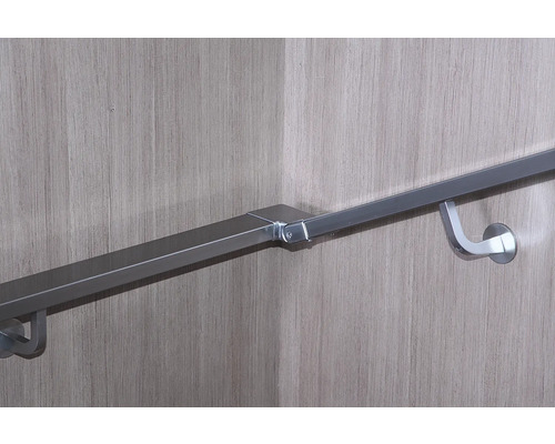 Kovové madlo pro montáž na stěnu