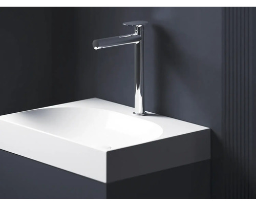 Umyvadlo s chromovanou baterií