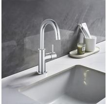 Kovová umyvadlová baterie s jednou pákou na umyvadle