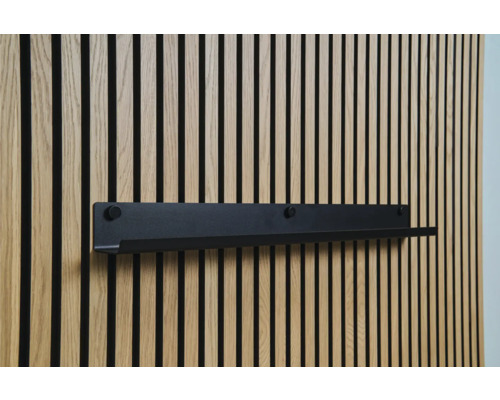 Sonava Function police úzká velká 780 x 70 x 80 mm Černá nástěnná police na dřevěné lamelové stěně