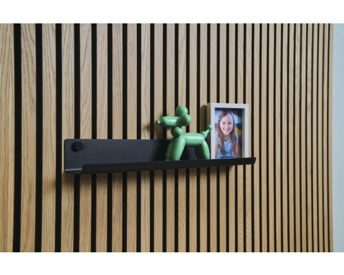 Nástěnné panely s policí, dekorací a rámečkem na fotografie