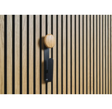 Nástěnný panel s dřevěným a kovovým věšákem