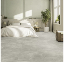 Ložnice s dvoulůžkem a dlažbou