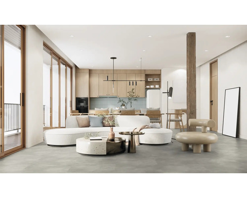 Obývací pokoj s pohovkou, kuchyňským pultem a dřevěnými prvky pro moderní bydlení