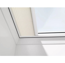 Detail střešního okna s plisovanou žaluzií