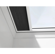 Střešní okno se zatemňovací plisovanou žaluzií