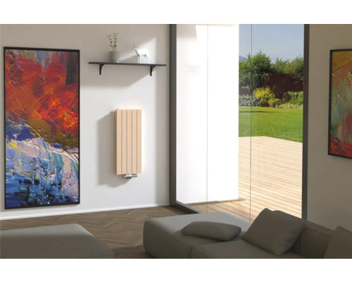 Obývací pokoj s plochým radiátorem na zdi