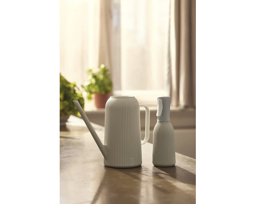 Zalévací konev a rozprašovač rostlin do zahrady