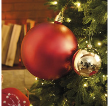 Vánoční stromeček s červenou a zlatou vánoční koulí