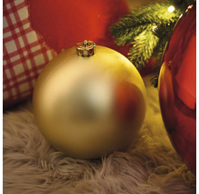 Ozdobná vánoční koule na koberci