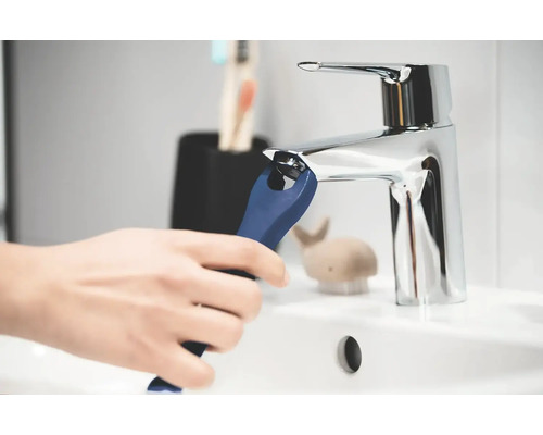 Instalace vodovodní baterie pomocí klíče