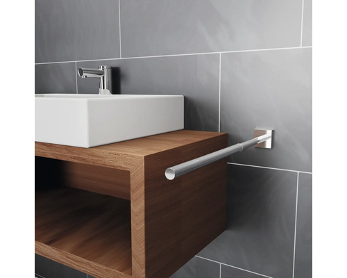 Koupelnové umyvadlo s držákem na ručníky na stěně