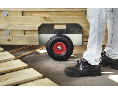 Nábytkový vozík pod dřevěnou konstrukcí s kolečkem a rukojetí