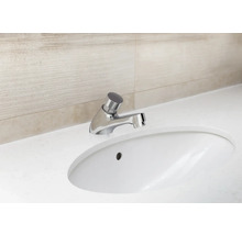 Umyvadlo s kovovou armaturou