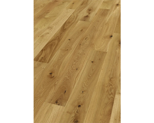 Položené dubové parkety.