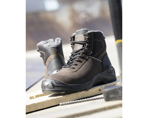 Hnědé kožené pracovní boty se šněrováním