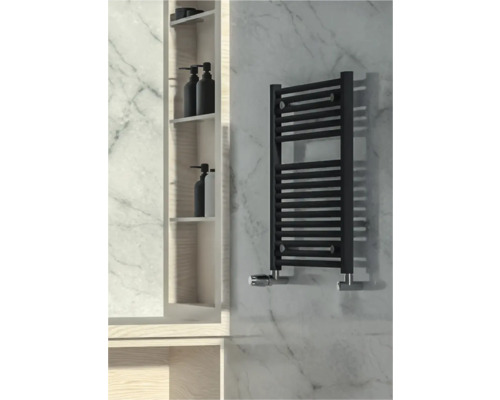 Designové topné těleso ROTHEIGNER teplá voda kombinovaný provoz 690 x 600 x 35 mm připojení 1 dole oboustranně Koupelna s topným žebříkem na ručníky a policemi.