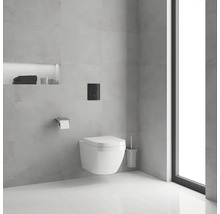 Moderní koupelna se závěsným WC, ovládacím panelem a minimalistickým designem