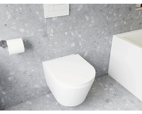 Moderní koupelna se závěsným WC, ovládacím panelem a držákem toaletního papíru