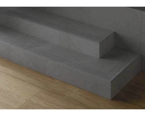 Dvoustupňové schodiště s obkladem a profily hran schodů.