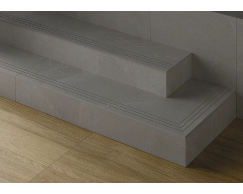 Dvoustupňové schodiště s obkladem a integrovanými protiskluzovými proužky