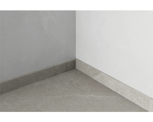 Roh místnosti se soklovými lištami