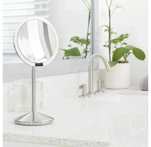 Kulaté kosmetické zrcadlo na umyvadle