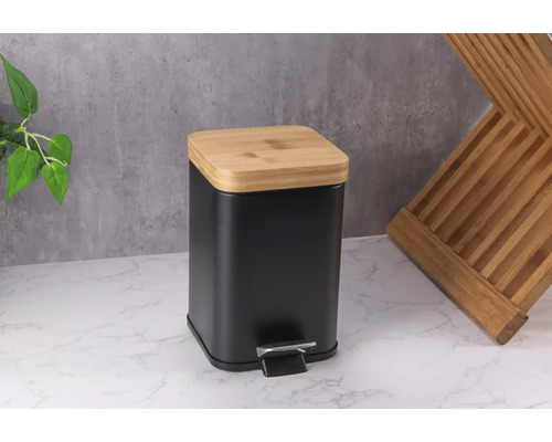 Odpadkový koš s bambusovým víkem a pedálem