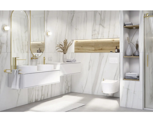 Dlažba Obklad imitace mramoru LUCCA Bianco Gold mat 120x120 cm Moderní koupelna s dvojitým umyvadlem, zrcadlem, toaletou a policemi
