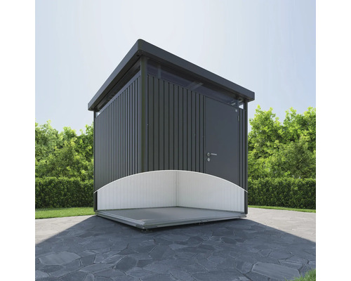 Moderní kůlna na nářadí s rovnou střechou a dveřmi.