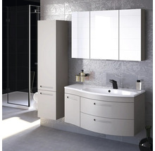 Moderní koupelna s umyvadlem, zrcadlovou skříňkou a vysokou skříňkou před šedou stěnou