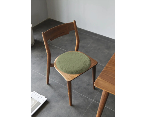 Dřevěná židle se sedákem