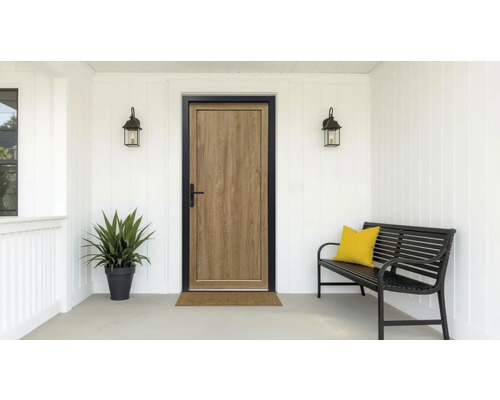 Vstupní prostor s vchodovými dveřmi, lavičkou a květináčem