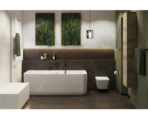 Koupelna s vanou, toaletou, umyvadlem a nástěnnou dekorací s rostlinami