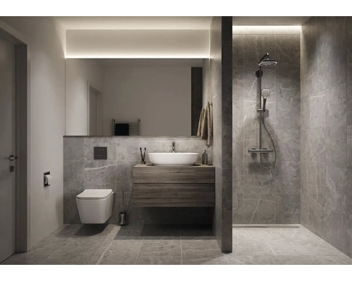 Moderní koupelna se sprchou, umyvadlem, zrcadlem a toaletou