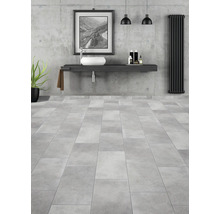 Moderní koupelna s umyvadlem, umyvadlovou mísou, radiátorem a dlažbou.