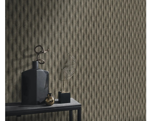 Dekorativní stěna s vlnitým povrchem a ozdobnými prvky