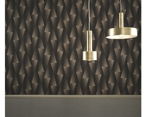 Pokoj s geometrickou tapetou a dvěma závěsnými světly