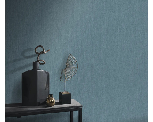 Dekorativní tapeta s abstraktními ornamenty na stole