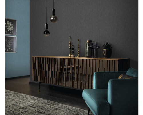 Obývací pokoj s komodou, dekorací a křeslem