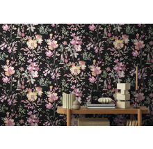 Tapeta s květinovým vzorem v interiéru