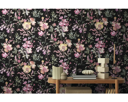 Tapeta s květinovým vzorem v interiéru