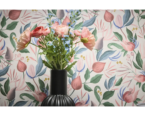 Květinová tapeta s kyticí ve černé váze